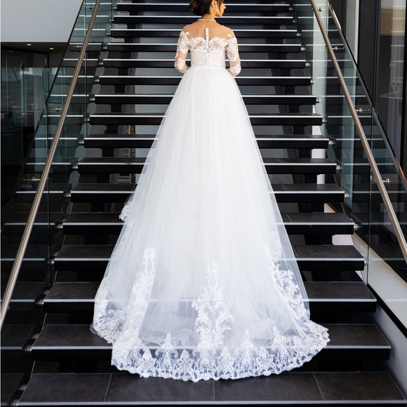 Wedding dress - size 2-4 - Picture 3 of 5